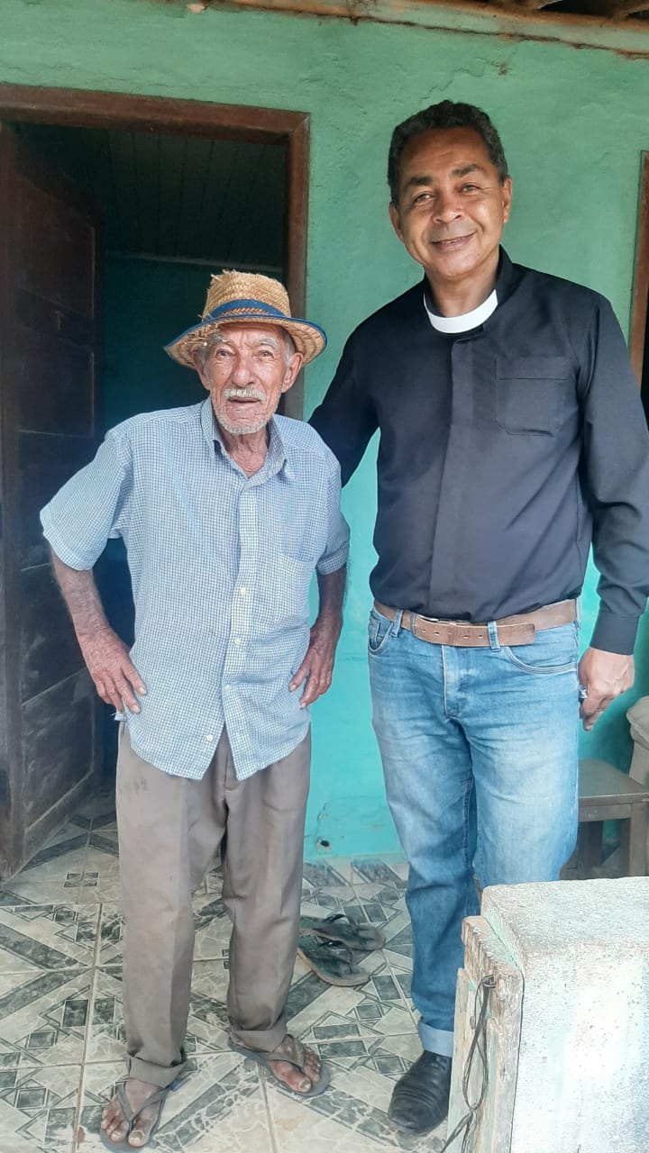 Padre Amauri em visita pastoral